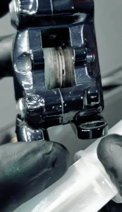 Piston Service / Lubricating